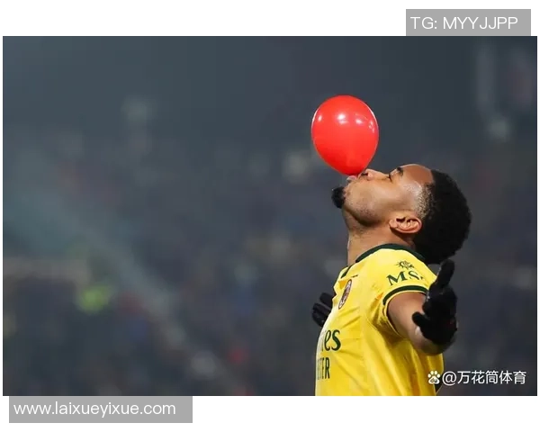 曼联狂胜AC米兰四球引发争议判罚全场沸腾瞬间回顾