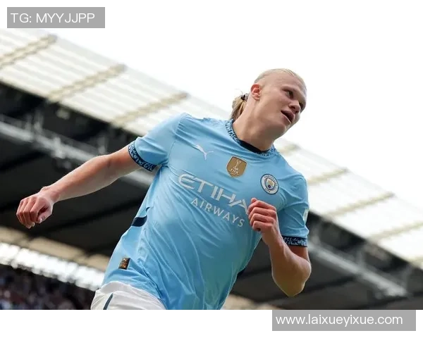 英超精彩对决那不勒斯大胜曼联帽子戏法点燃全场激情